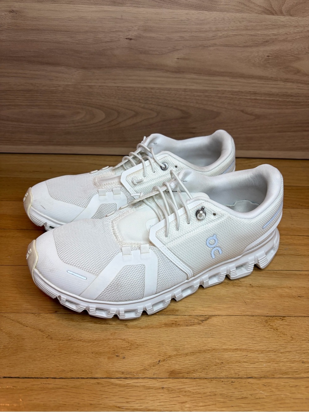 On Cloud 6 Women's Sneakers in White - Size 8.5